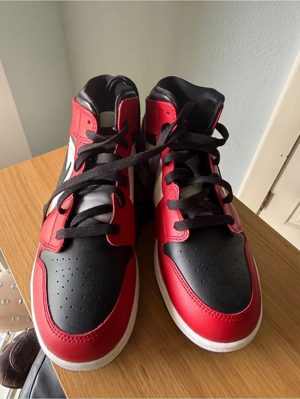 Air Jordan 1 Mid GS 'Chicago Black Toe'